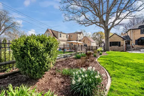 Exterior - 336 Hamilton Ave, Elgin, IL 60123 photo 6 of 14