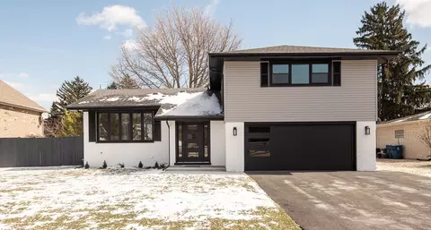 10433 S 83rd Ave, Palos Hills, IL 60465