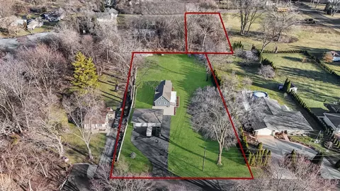 6 N221 Virginia Rd, Roselle, IL 60172