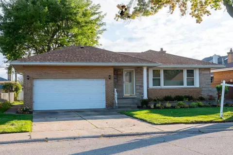 8537 W Sunnyside Ave, Chicago, IL 60656