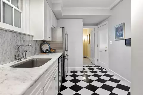 Kitchen - 210 E Pearson St #4C, Chicago, IL 60611 photo 3 of 4