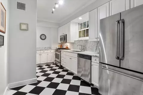 Kitchen - 210 E Pearson St #4C, Chicago, IL 60611 photo 2 of 4