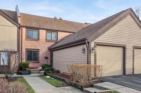 1217 Franklin Ln, Buffalo Grove, IL 60089