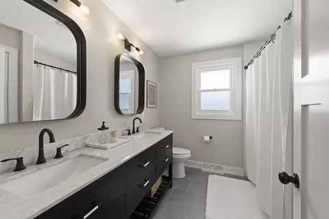 Bath - Undisclosed, Wheaton, IL 60189 photo 2 of 3