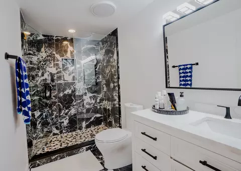 Bath - 2226 Langdon Pl, Hoffman Estates, IL 60169 photo 2 of 4
