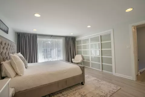Bedroom - 2226 Langdon Pl, Hoffman Estates, IL 60169 photo 2 of 3