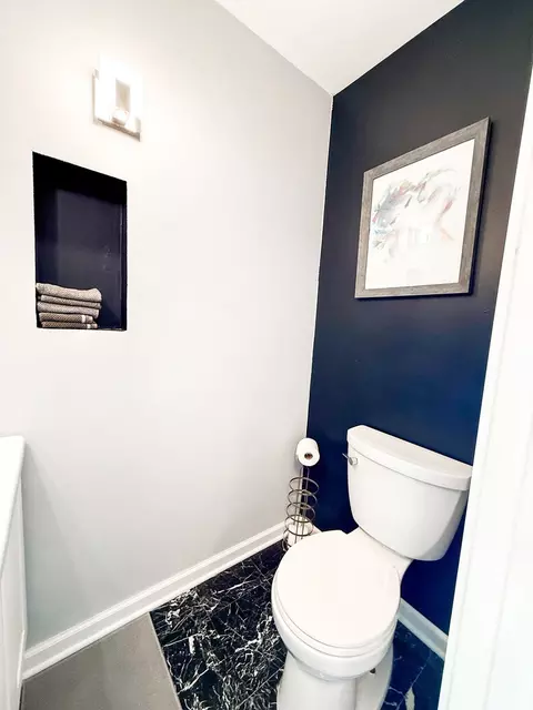Bath - 2226 Langdon Pl, Hoffman Estates, IL 60169 photo 4 of 4