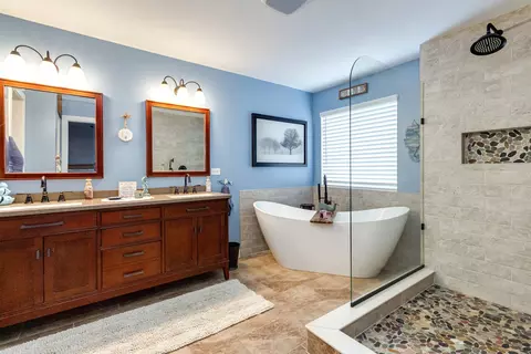 Bath - 7654 Pin Oak Ct, Plainfield, IL 60586 photo 3 of 5