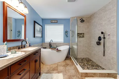 Bath - 7654 Pin Oak Ct, Plainfield, IL 60586 photo 4 of 5