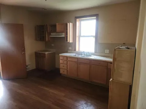Kitchen - 6927 S Perry Ave, Chicago, IL 60621 photo 1 of 1