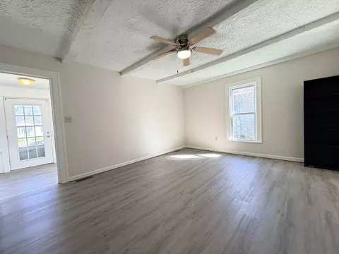 Living - 2123 Clay St, Murphysboro, IL 62966 photo 7 of 10