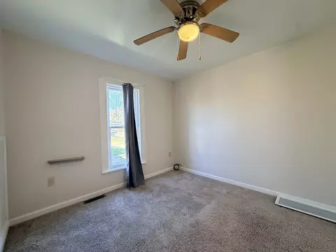 Bedroom - 2123 Clay St, Murphysboro, IL 62966 photo 8 of 14