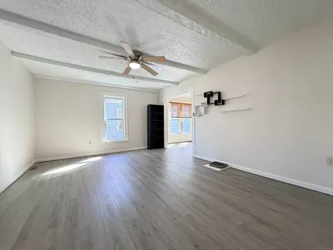Living - 2123 Clay St, Murphysboro, IL 62966 photo 5 of 10