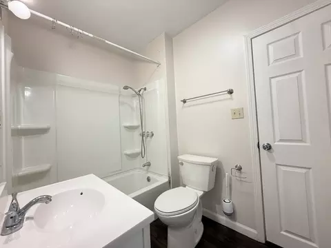 Bath - 2123 Clay St, Murphysboro, IL 62966 photo 5 of 6