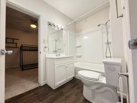 Bath - 2123 Clay St, Murphysboro, IL 62966 photo 6 of 6