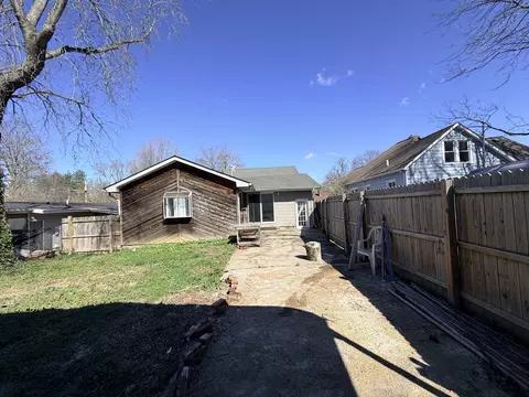 Exterior - 2123 Clay St, Murphysboro, IL 62966 photo 6 of 6