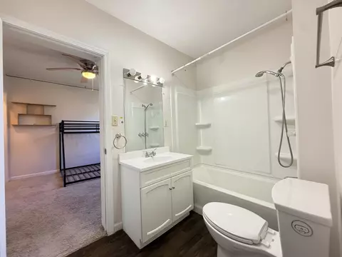 Bath - 2123 Clay St, Murphysboro, IL 62966 photo 3 of 6