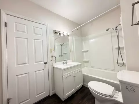 Bath - 2123 Clay St, Murphysboro, IL 62966 photo 4 of 6