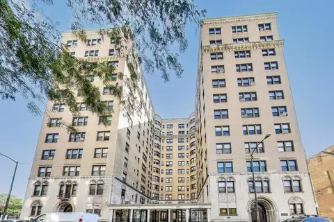 1755 E 55th St #804, Chicago, IL 60615