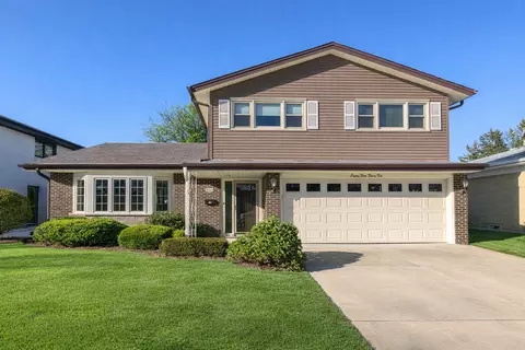 8332 N Knight Ave, Niles, IL 60714