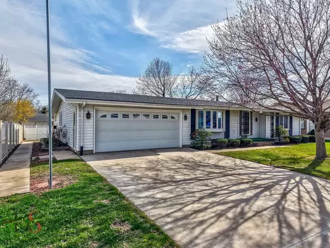 1525 Clark St, Ottawa, IL 61350