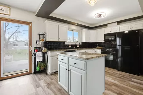 Kitchen - 306 Wabasso Pl, Minooka, IL 60447 photo 2 of 3