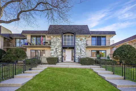 10411 S Komensky Ave #101B, Oak Lawn, IL 60453