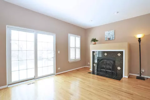 Living - 301 Bay Dr, Itasca, IL 60143 photo 7 of 8