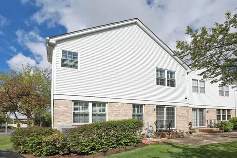 Exterior - 301 Bay Dr, Itasca, IL 60143 photo 4 of 4