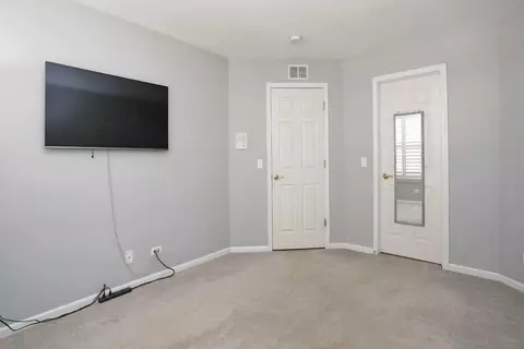 Bedroom - 301 Bay Dr, Itasca, IL 60143 photo 2 of 4