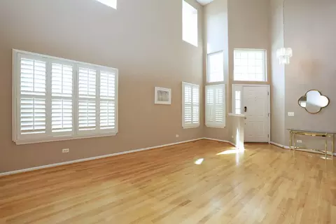 Living - 301 Bay Dr, Itasca, IL 60143 photo 1 of 8
