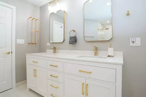 Bath - 301 Bay Dr, Itasca, IL 60143 photo 3 of 8