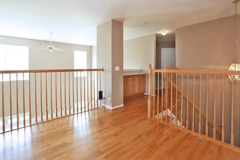Living - 301 Bay Dr, Itasca, IL 60143 photo 8 of 8