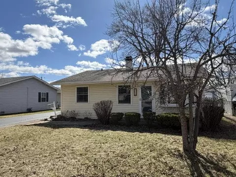 111 Cedar Cir, Streamwood, IL 60107
