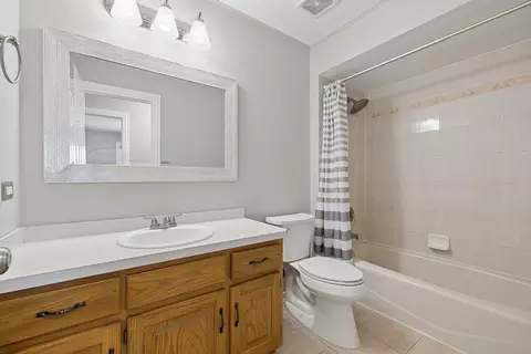 Bath - 1336 Tralee Ln, Lockport, IL 60441 photo 3 of 4