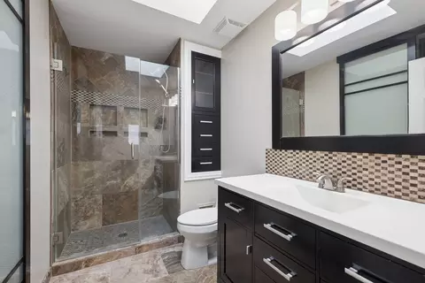 Bath - 1336 Tralee Ln, Lockport, IL 60441 photo 2 of 4