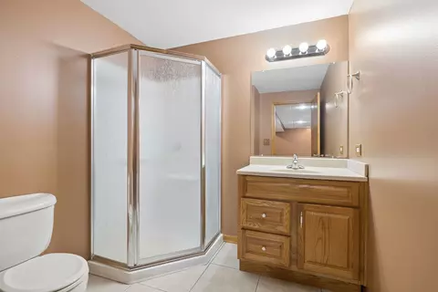 Bath - 1336 Tralee Ln, Lockport, IL 60441 photo 4 of 4