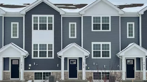 1415 Oakfield Ln, Pingree Grove, IL 60140