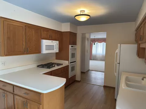 Kitchen - 7700 Apple Tree Ln, Willowbrook, IL 60527 photo 2 of 2