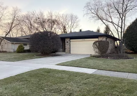 Exterior - 7700 Apple Tree Ln, Willowbrook, IL 60527 photo 4 of 4