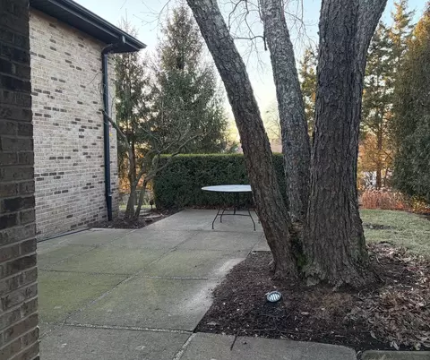 Exterior - 7700 Apple Tree Ln, Willowbrook, IL 60527 photo 3 of 4