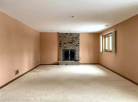 Living - 7700 Apple Tree Ln, Willowbrook, IL 60527 photo 3 of 4