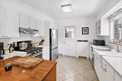Kitchen - 6600 N Lehigh Ave, Chicago, IL 60646 photo 1 of 3