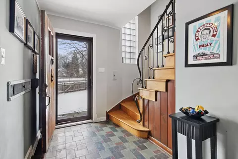 Entry Way - 6600 N Lehigh Ave, Chicago, IL 60646 photo 1 of 1