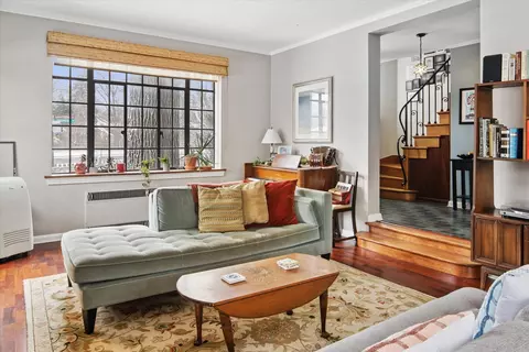 Living - 6600 N Lehigh Ave, Chicago, IL 60646 photo 4 of 6