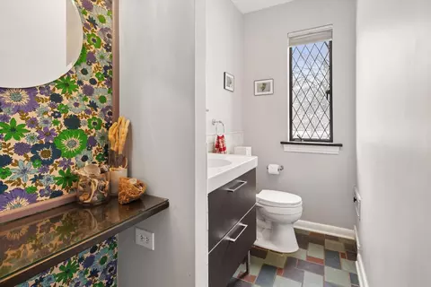 Bath - 6600 N Lehigh Ave, Chicago, IL 60646 photo 1 of 2