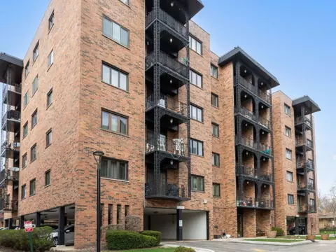 9332 Landings Ln #203D, Des Plaines, IL 60016