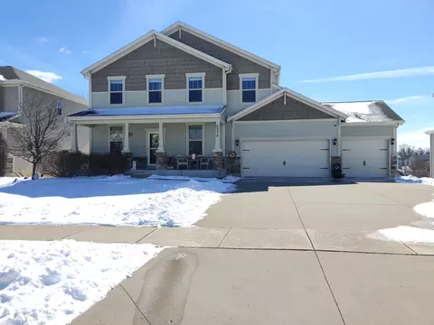 2375 Kelsey Ct, Lindenhurst, IL 60046