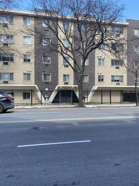 1060 W Hollywood Ave #412, Chicago, IL 60660