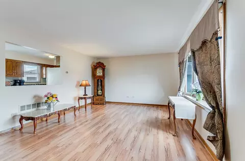 Living - 6512 Jack Rogers Ln, Plainfield, IL 60586 photo 2 of 3